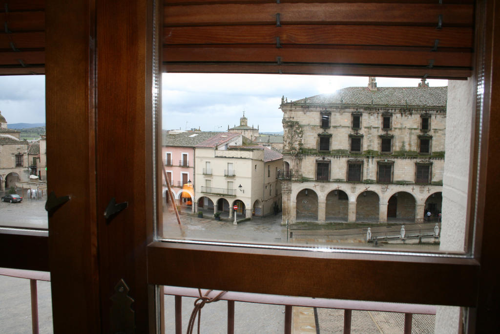 Alojamientos Plaza Mayor Trujillo Exterior photo